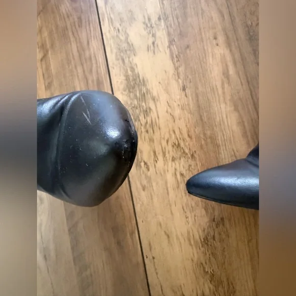 Women Black Boots - Picture 5 of 5